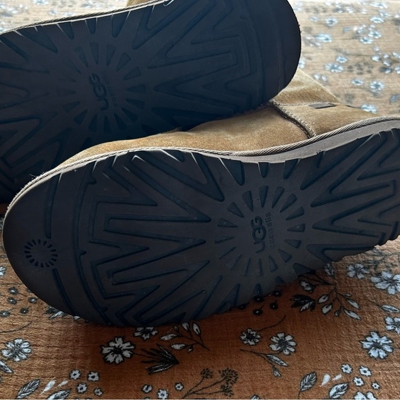 Ugg Women's W Meadow, Chestnut,6 M US GUC - Picture 10 of 14